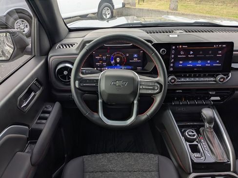 Used 2025 Chevrolet Colorado Z71 w/ Technology Package image 17