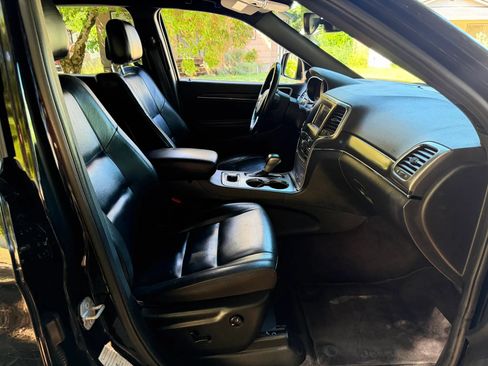 Used 2018 Jeep Grand Cherokee Limited AWD/4WD image 23