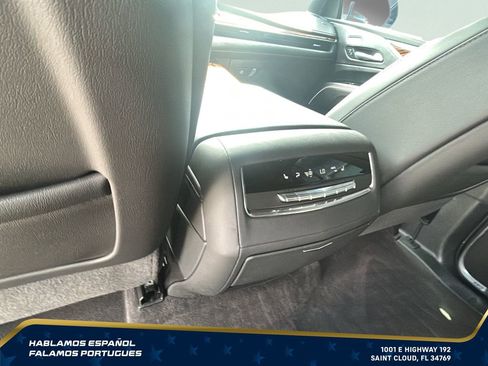 Used 2024 Cadillac Escalade ESV Premium Luxury AWD/4WD image 23