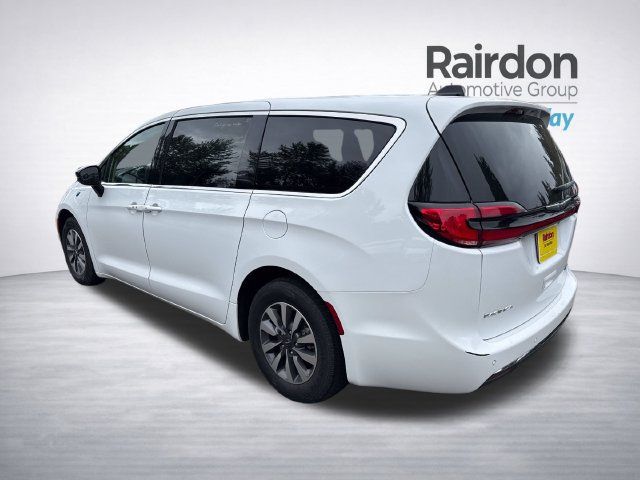 Used 2024 Chrysler Pacifica Limited FWD image 5