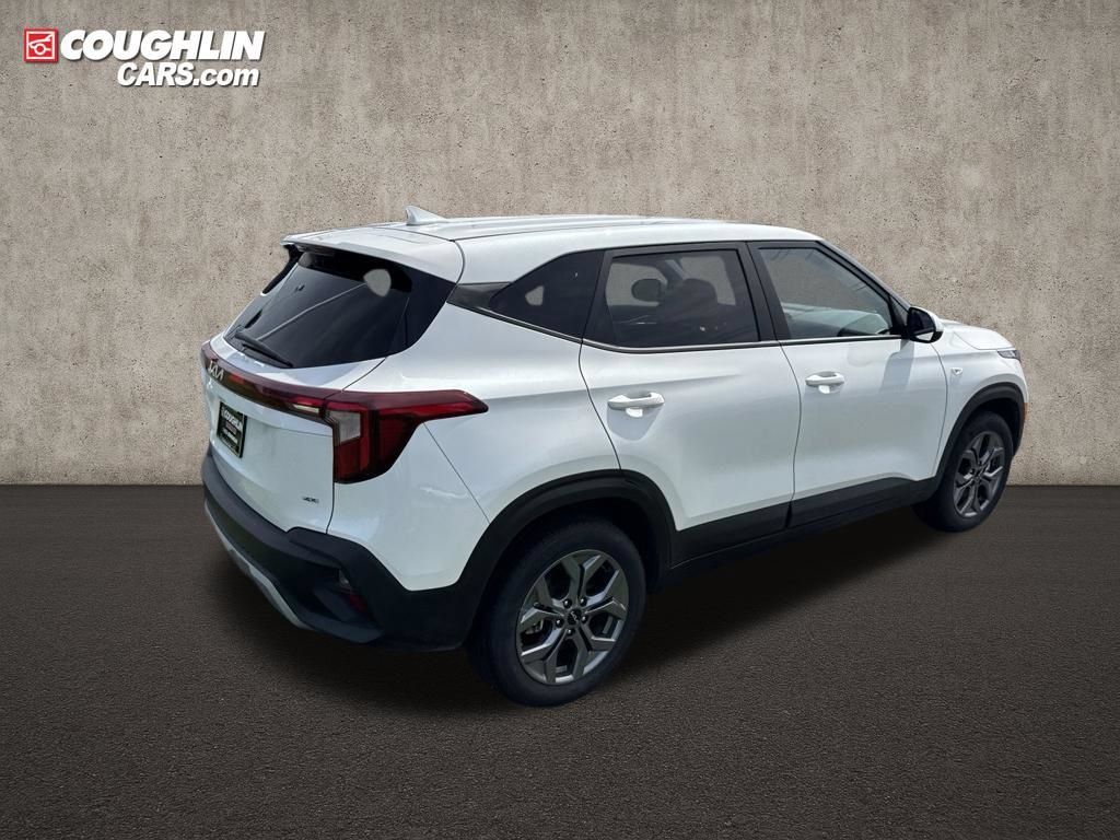 Used 2025 Kia Seltos LX AWD/4WD image 12
