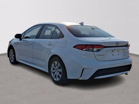 Used 2022 Toyota Corolla LE image 4