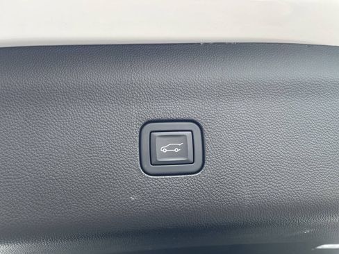 Used 2023 Buick Enclave Essence AWD/4WD image 7