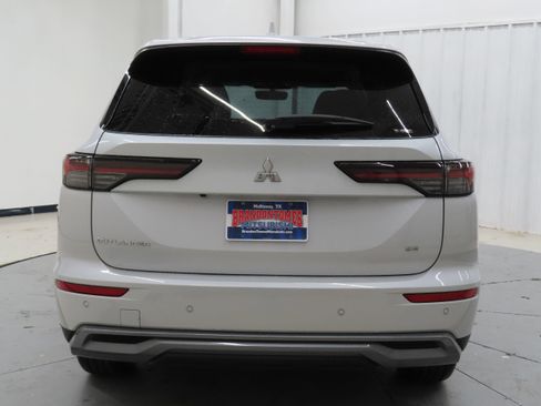 New 2026 Mitsubishi Outlander SE image 4