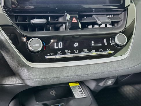 Used 2025 Toyota Corolla LE w/ LE Premium Package FWD image 23