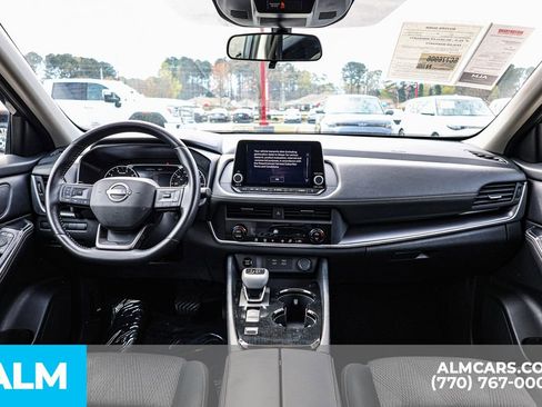 Used 2025 Nissan Rogue SV FWD image 31