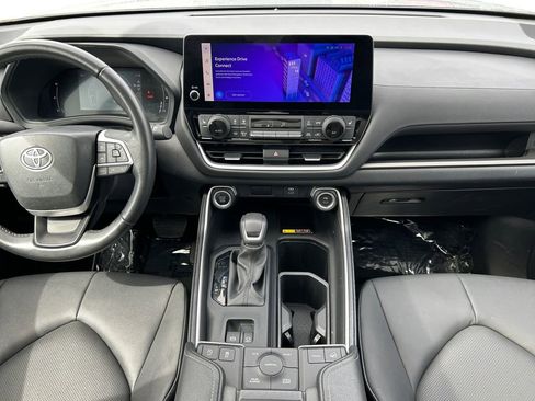 Used 2024 Toyota Grand Highlander AWD image 12