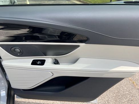 New 2026 Lincoln Nautilus Reserve AWD/4WD image 17