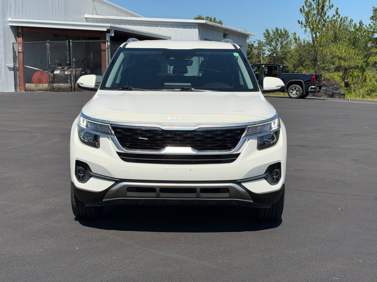 Used 2023 Kia Seltos S AWD/4WD image 2