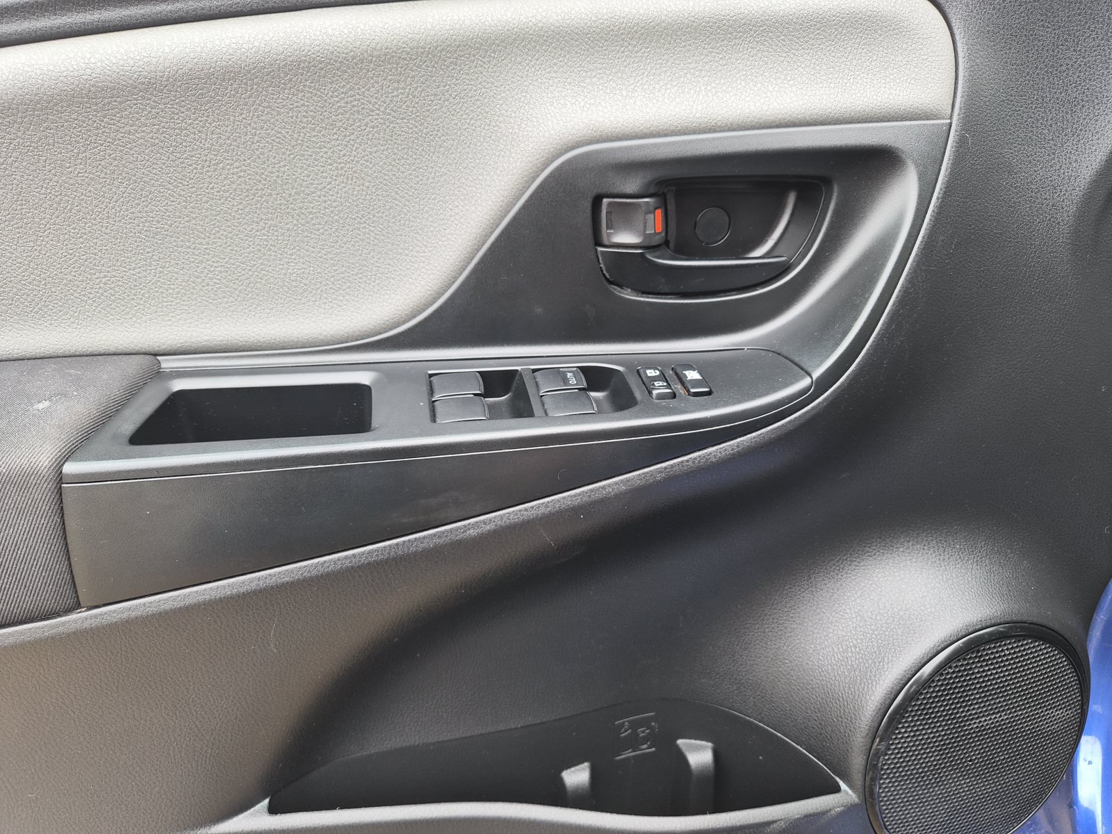 Used 2018 Toyota Yaris L FWD image 15