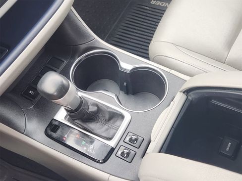 Used 2016 Toyota Highlander XLE image 20