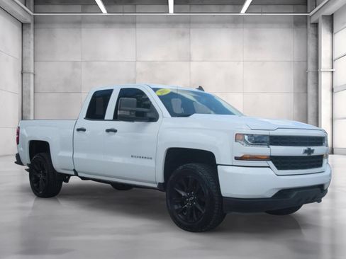 Used 2017 Chevrolet Silverado 1500 Custom w/ Custom Convenience Package RWD image 1