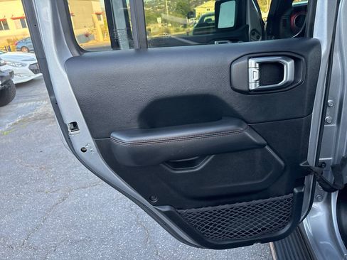 Used 2018 Jeep Wrangler Unlimited Rubicon AWD/4WD image 14