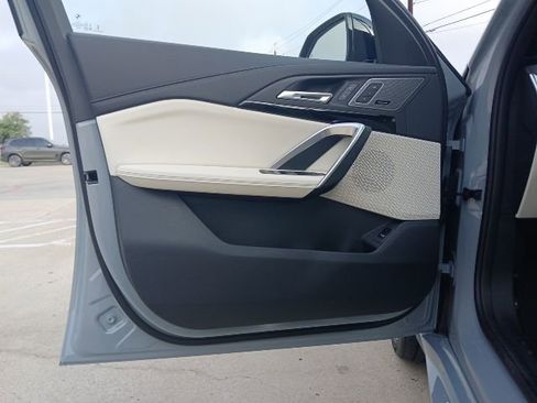 New 2026 BMW X2 xDrive28i AWD/4WD image 15