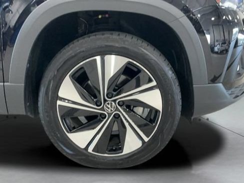 Used 2023 Volkswagen Taos SE w/ Panoramic Sunroof Package AWD/4WD image 20