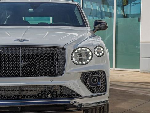 Used 2023 Bentley Bentayga AWD/4WD image 7