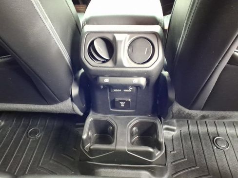 Used 2022 Jeep Wrangler Unlimited Sahara w/ Cold Weather Group AWD/4WD image 14