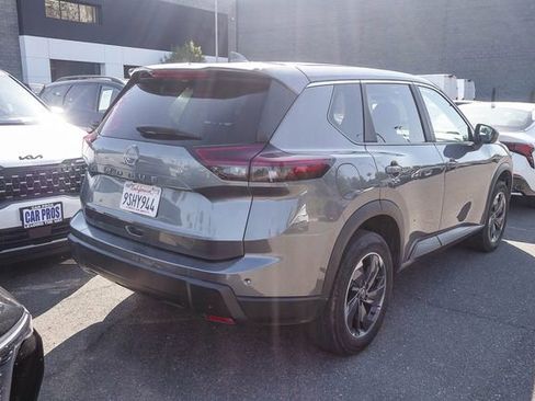 Used 2025 Nissan Rogue SV FWD image 12