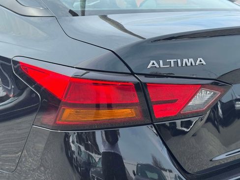 Used 2025 Nissan Altima 2.5 SV FWD image 10