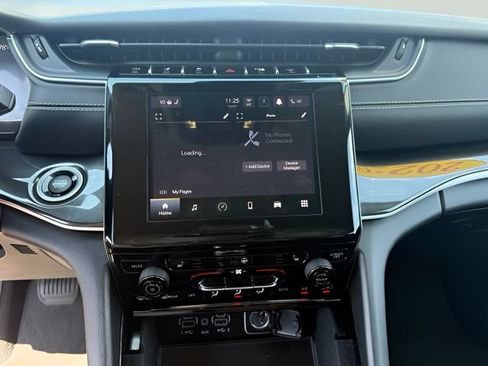 Used 2022 Jeep Grand Cherokee Laredo w/ Luxury Tech Group I AWD/4WD image 15