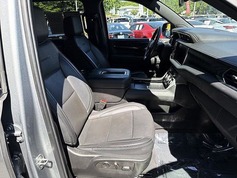 Used 2024 GMC Yukon XL Denali AWD/4WD image 15
