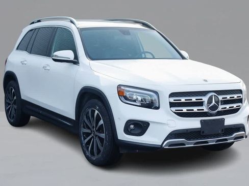 Certified 2022 Mercedes-Benz GLB 250 4MATIC w/ Premium Package Lite image 3