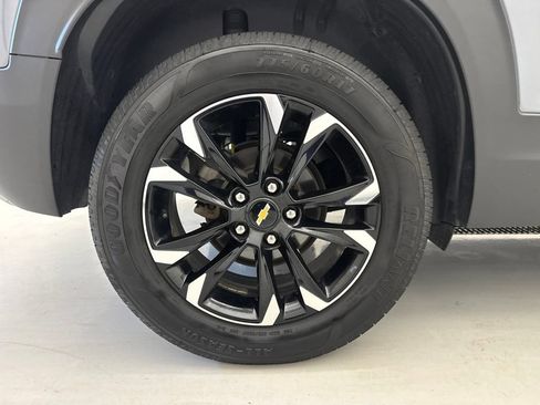 Used 2022 Chevrolet TrailBlazer LT w/ Convenience Package FWD image 9