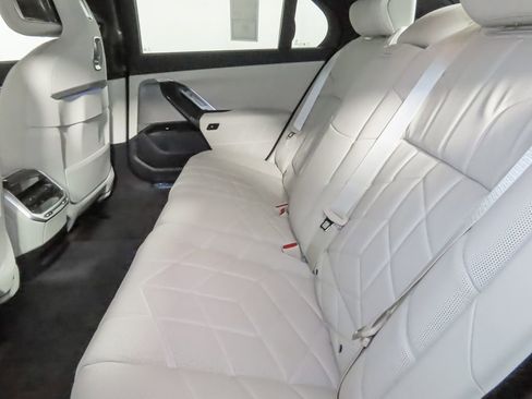 Used 2025 BMW i7 eDrive50 w/ Executive Package image 36