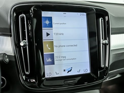 Used 2019 Volvo XC40 T4 Momentum FWD image 24