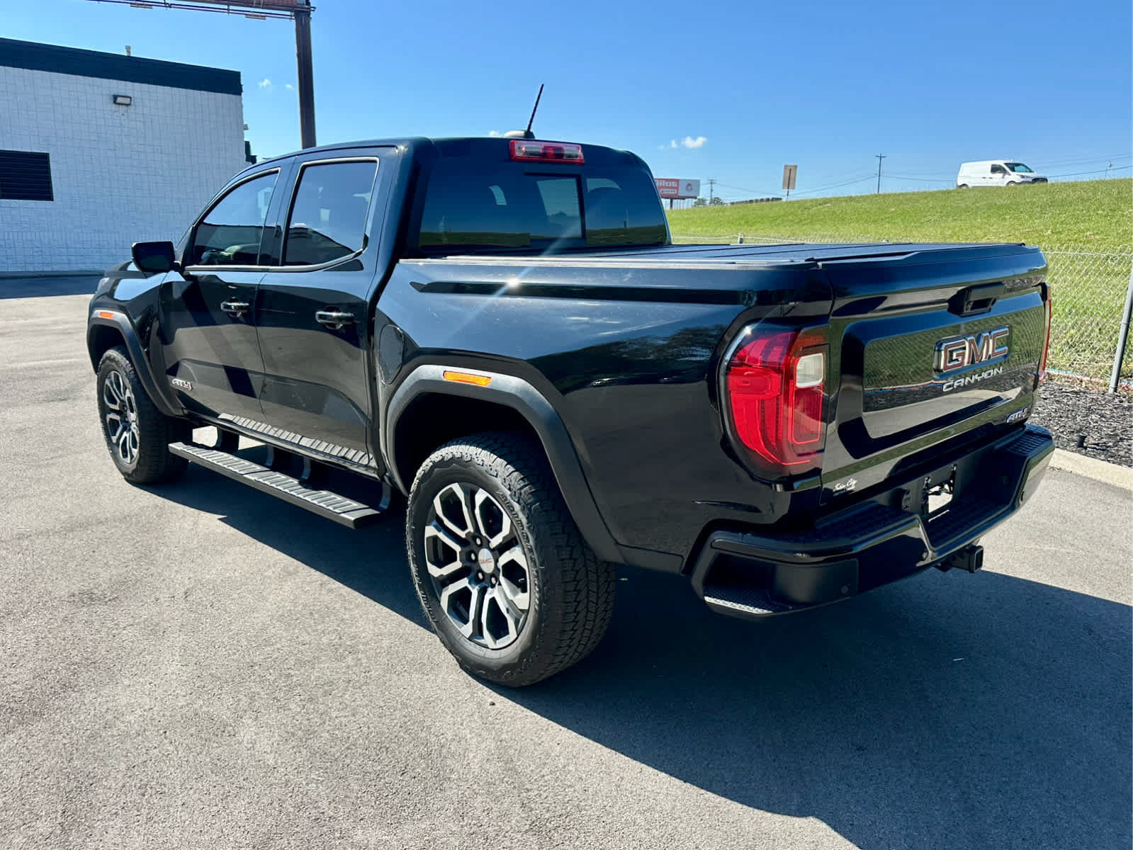 Used 2024 GMC Canyon AT4 w/ Technology Package AWD/4WD image 7
