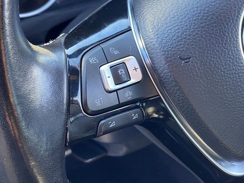 Used 2021 Volkswagen Tiguan SE R-Line image 23