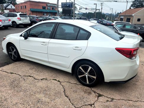 Used 2022 Subaru Impreza 2.0i Premium image 11