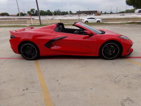 Used 2021 Chevrolet Corvette Stingray Premium Conv w/ Z51 Performance Package RWD image 4