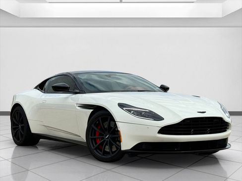 Used 2022 Aston Martin DB11 Coupe image 1