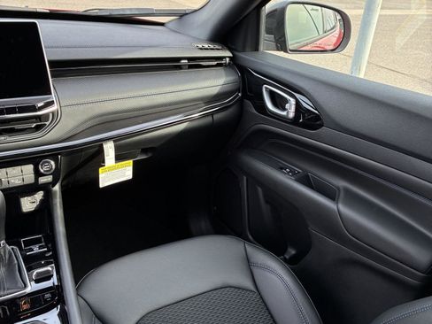 New 2026 Jeep Compass Latitude image 10