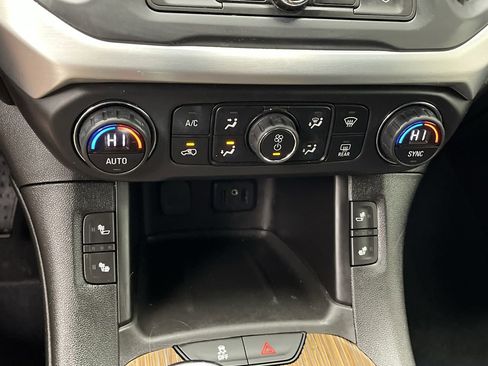 Used 2019 GMC Acadia SLE AWD/4WD image 22