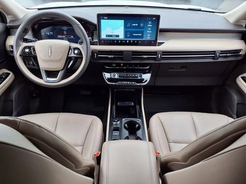 Used 2023 Lincoln Corsair AWD image 10