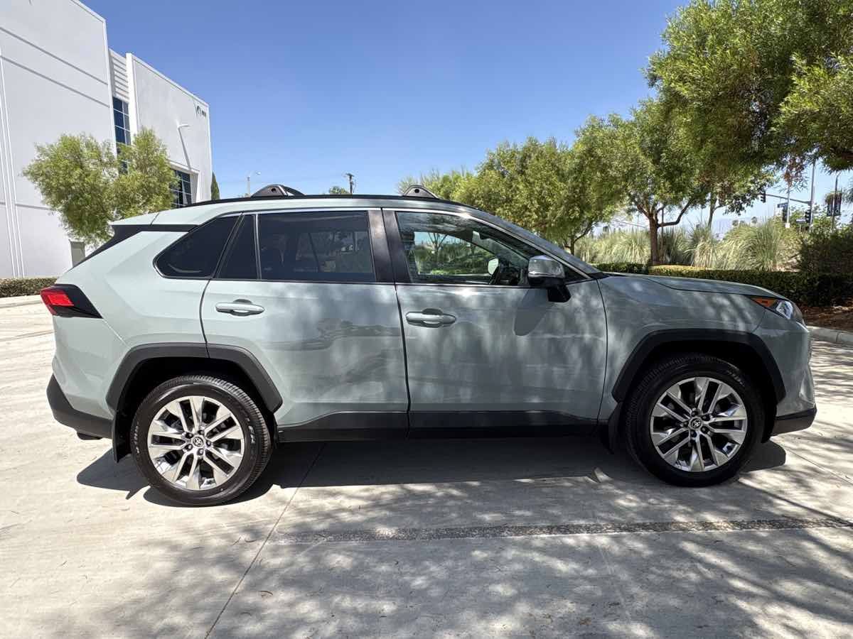 Used 2021 Toyota RAV4 XLE Premium w/ Carpet Mat Package (TMS) FWD image 2