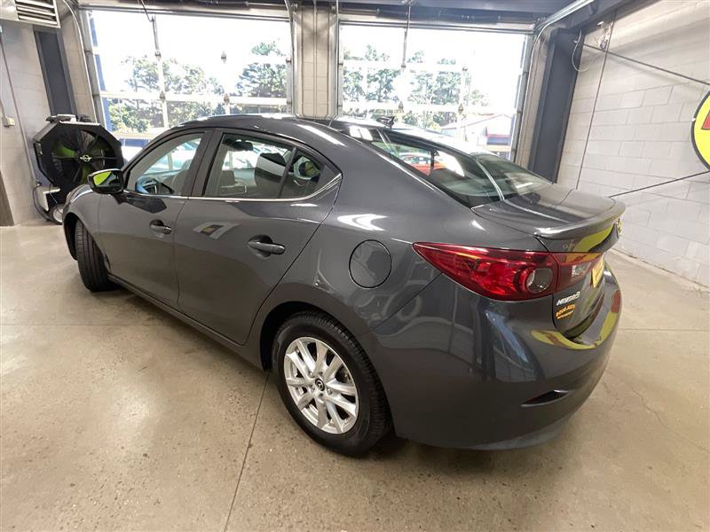 Used 2016 MAZDA MAZDA3 i Grand Touring FWD image 3