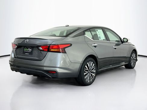 Used 2025 Nissan Altima 2.5 SV FWD image 9