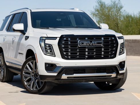 Used 2025 GMC Yukon Denali Ultimate AWD/4WD image 5
