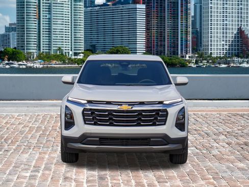 Used 2025 Chevrolet Equinox LT image 2