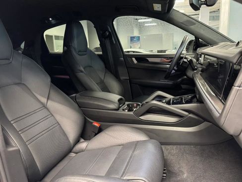 Used 2024 Porsche Cayenne Turbo GT image 11