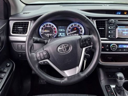 Used 2015 Toyota Highlander LE image 12