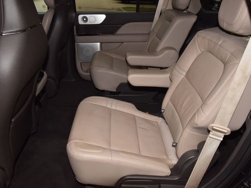 Used 2024 Lincoln Navigator Reserve AWD/4WD image 14