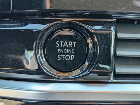 New 2025 Nissan Pathfinder SL w/ Black Appearance Package image 15