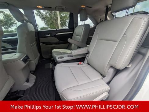 Used 2017 Toyota Highlander XLE FWD image 14