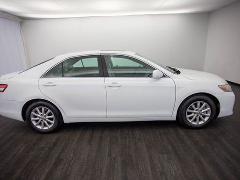 Used 2011 Toyota Camry XLE w/ XLE Extra-Value Pkg #2 image 6