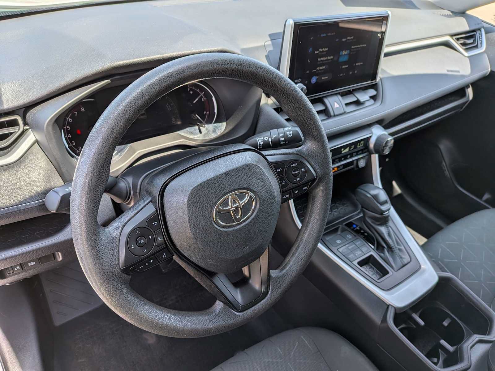 Used 2023 Toyota RAV4 XLE AWD/4WD image 14