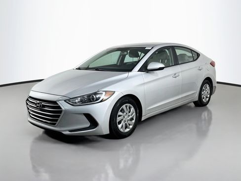 Used 2017 Hyundai Elantra SE FWD image 4